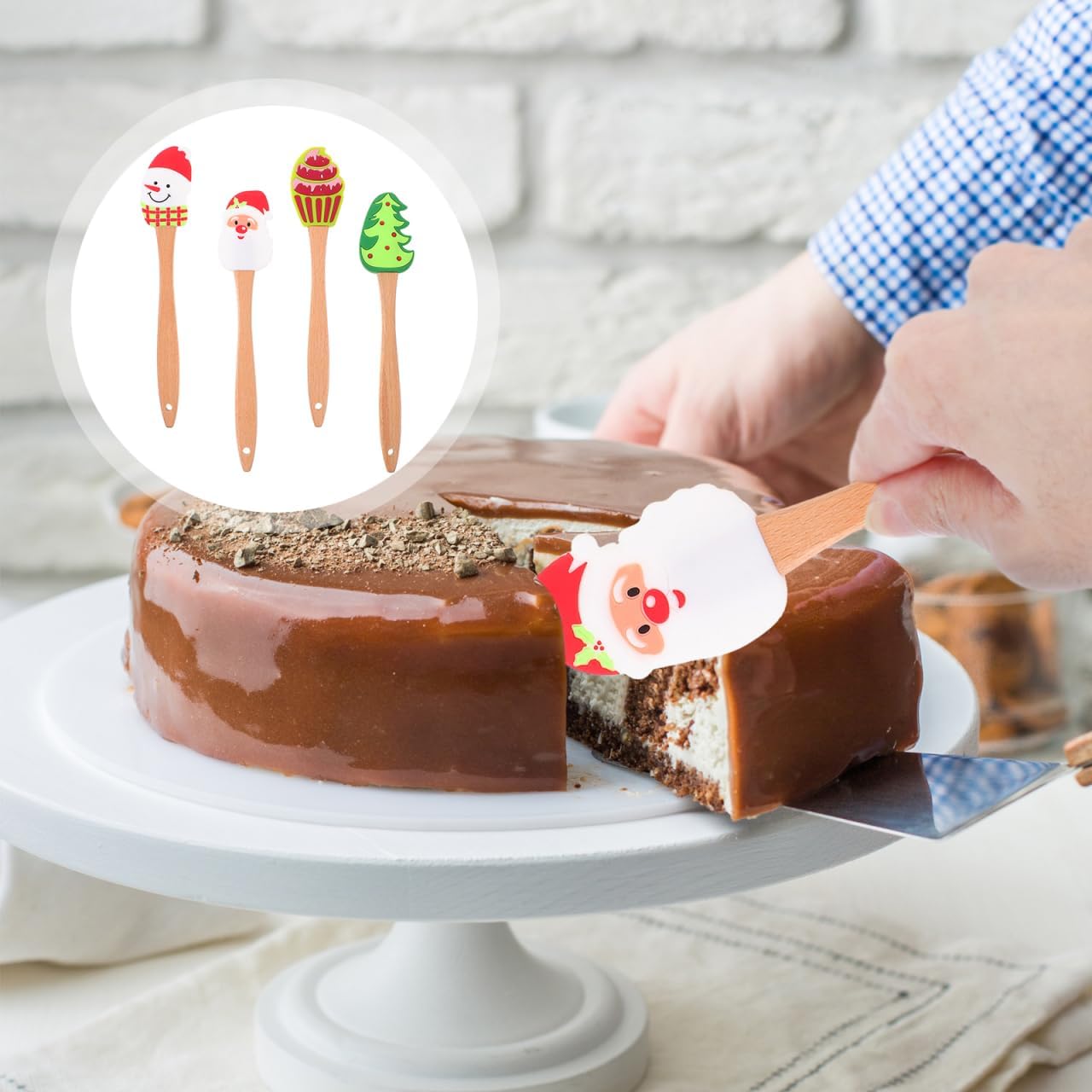 Hemoton Christmas Spatula with Wooden Handle Heat-Resistant Silicone Cake Scraper for Baking and Cooking Reusable Non-Stick Kitchen Utensil for Holiday Baking
