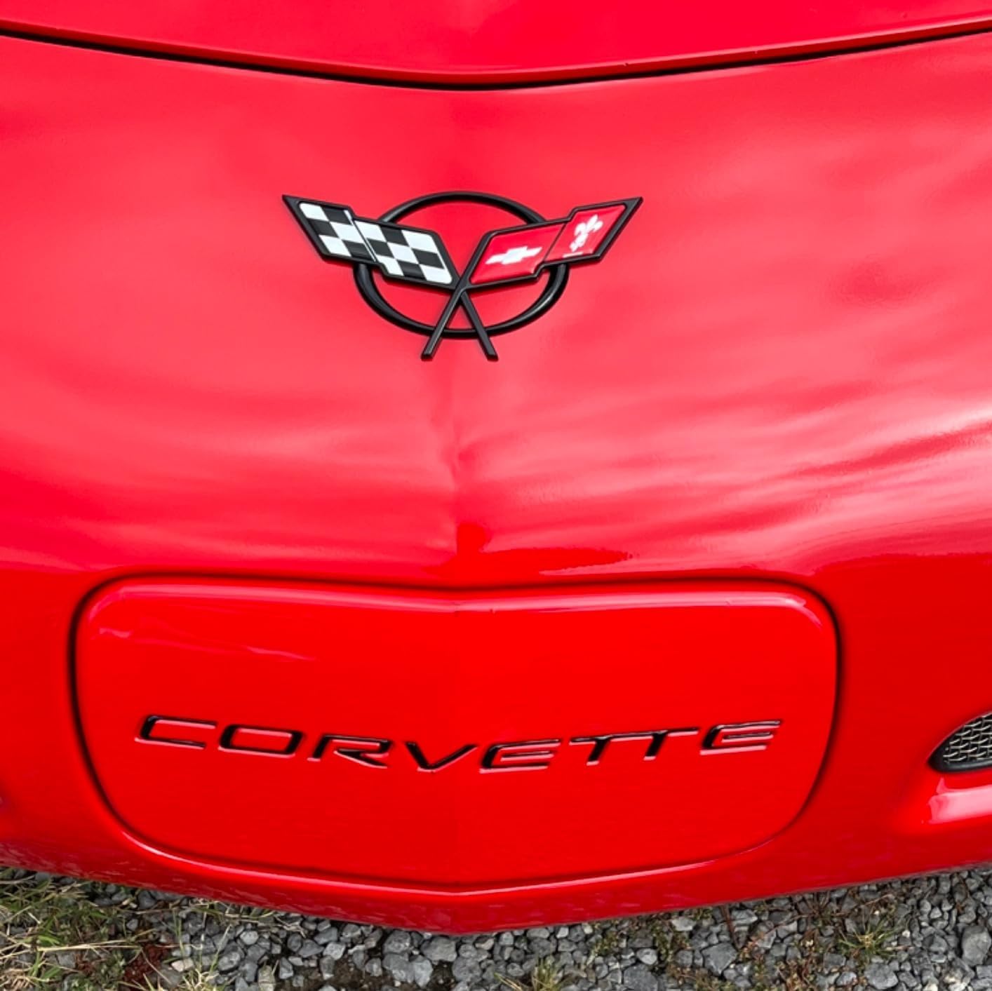 1Pc Corvette C5 Front Nose Cross Flags Emblem 3D Badge Nameplate Sticker Decal 19207384 Fit for 1997-2001 Corvette Crossed Flags (Front - w/Alignment Pins) (Black Red)