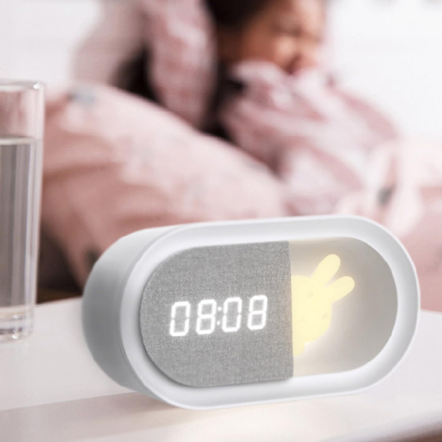 Forever Light Kinderwecker mit Nachtlicht FNL‑05 Ingrid | Digitaler Wecker mit 1200 mAh Akku & USB‑C | Geräuschlos | LED Häschen-Lampe | Für Kinderzimmer, Babyzimmer & Reisen – Weiß