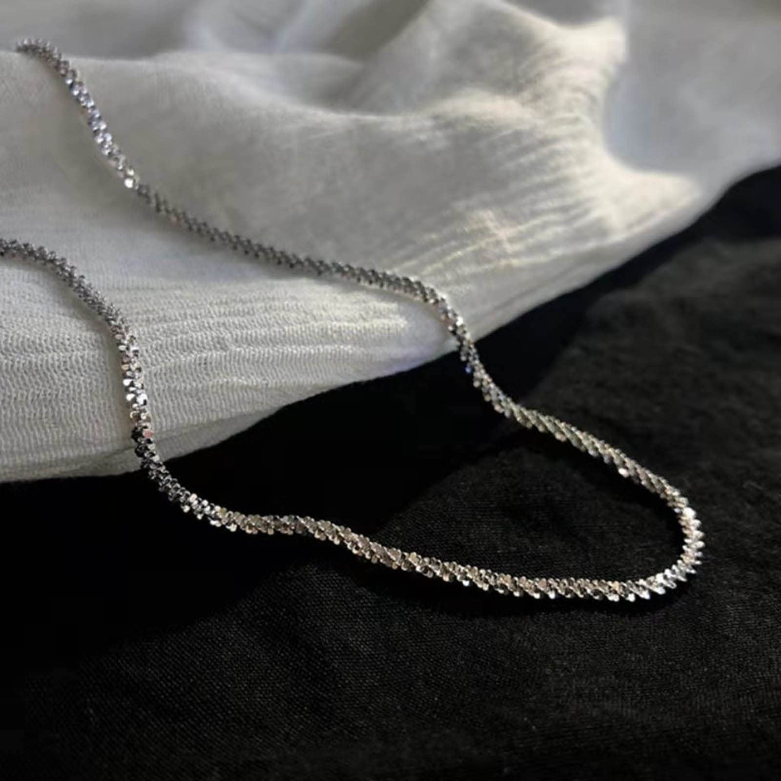Collana Girocollo Scintillare Gypsophila – Catena Contorta Argento – Gioiello Minimal Donna
