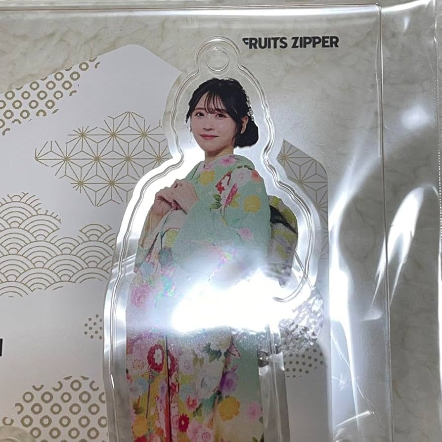 Amazon.co.jp: FRUITS ZIPPER 櫻井優衣 アクスタ HAPPY NEW YEAR