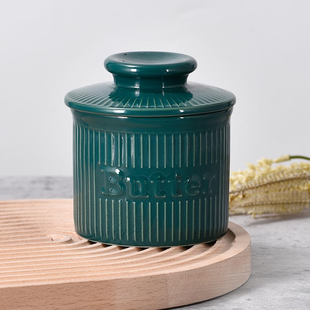 Grüner Butterglocke, Butterdose Keramik mit einem bellierten Deckel mit nicht abnehmbarem untertassenähnlichem Boden und geprägtem geschröpftem Boden, Porzellan Buttertopf, handgefertigtes