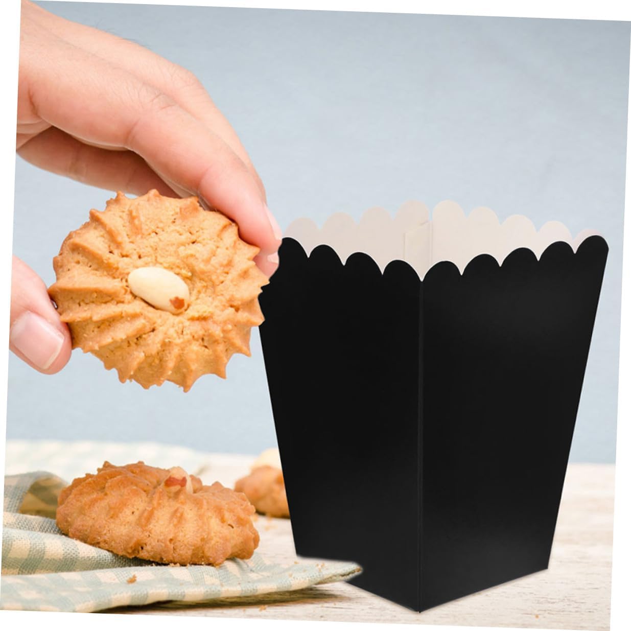 PRETYZOOM 100pcs Black Paper Popcorn Boxes Movie Night Snack Containers Party Candy Bags Wedding Favor Supplies