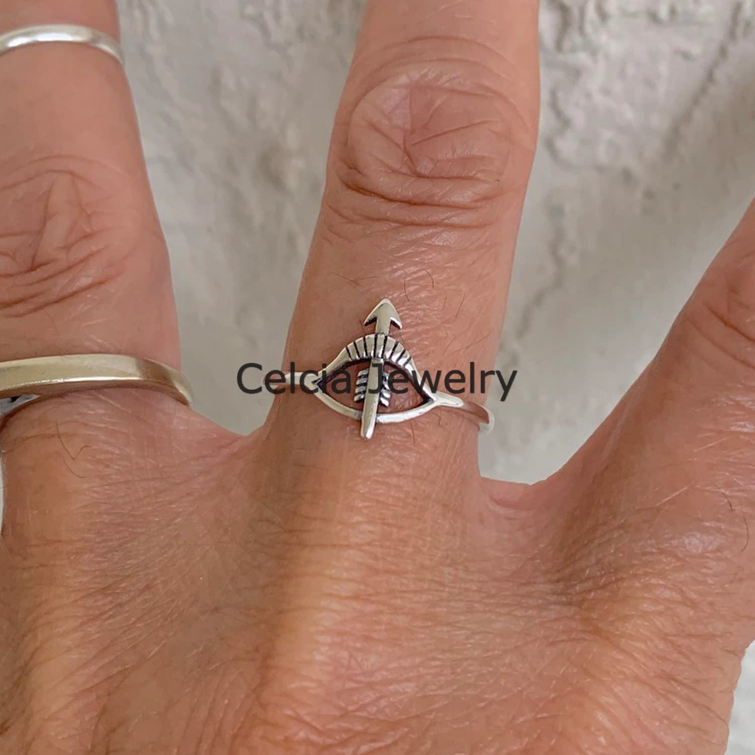 Anello d'argento puro 925 con fiocco e freccia, anello con fiocco, anello di dichiarazione, anello delicato, anello religioso, anello bohémien Boho, anello minimalista, anello per la festa della mamma