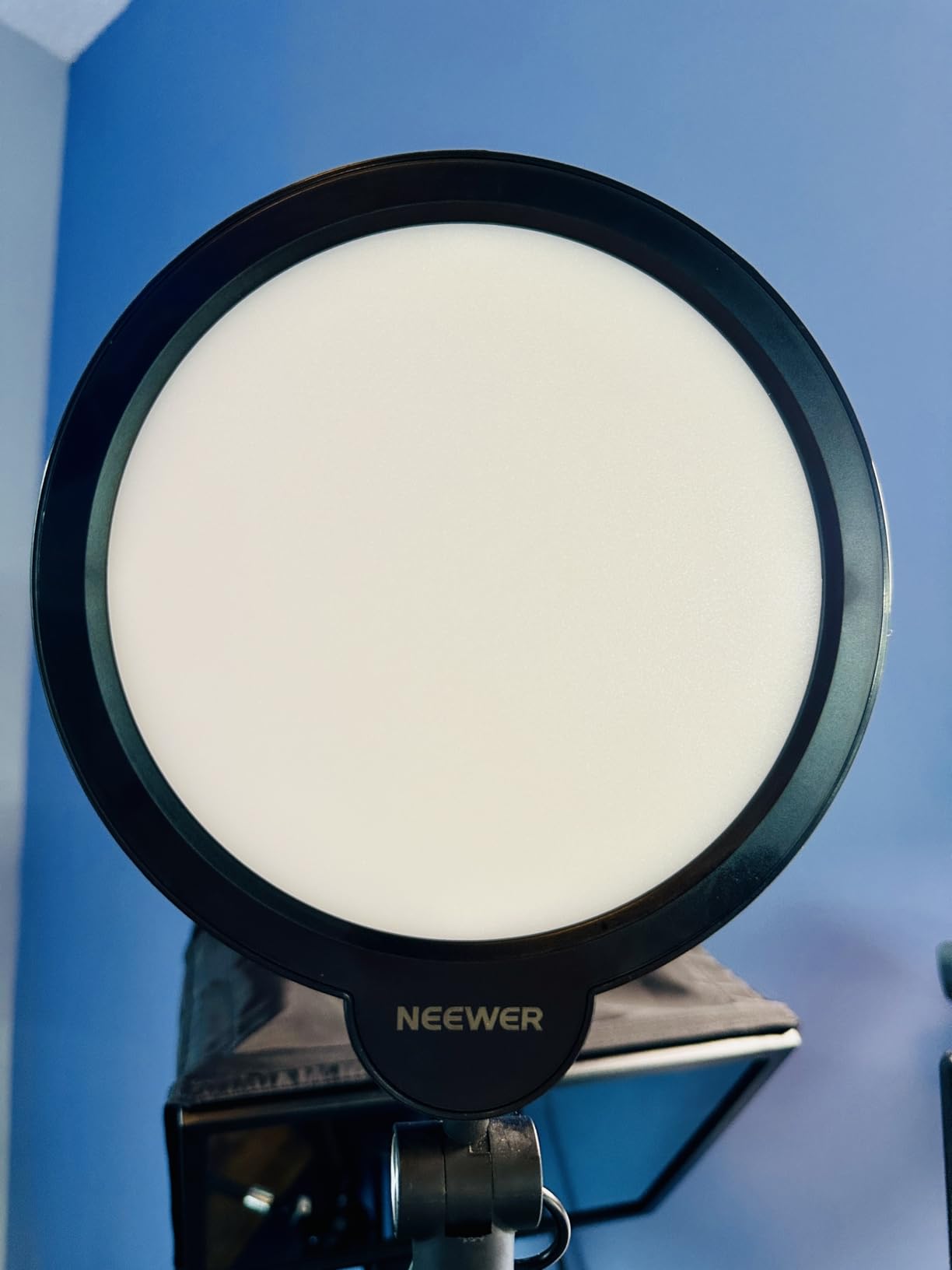 Relu リングライト9個 NEEWER BASICS R06 7インチ 丸型LEDリングライト – NEEWER.JP