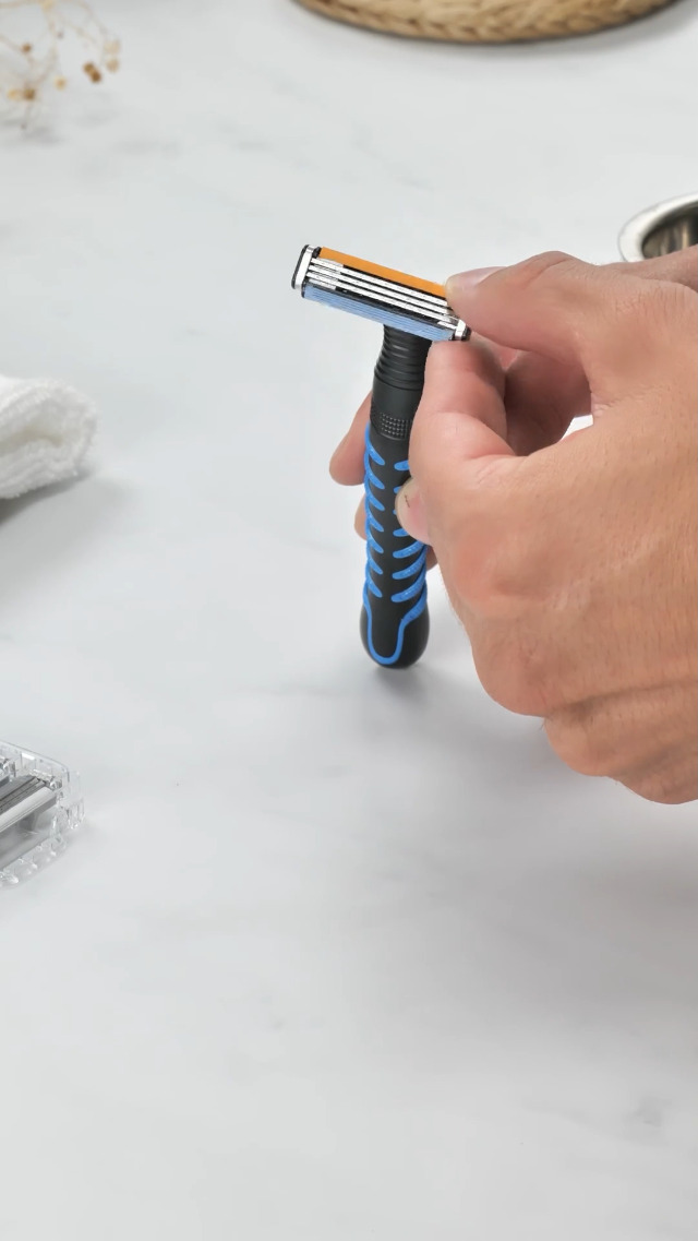 Gillette Sensor グルーミングツールセット Gillette Sensor グルーミングツールセット アウトレット P&G