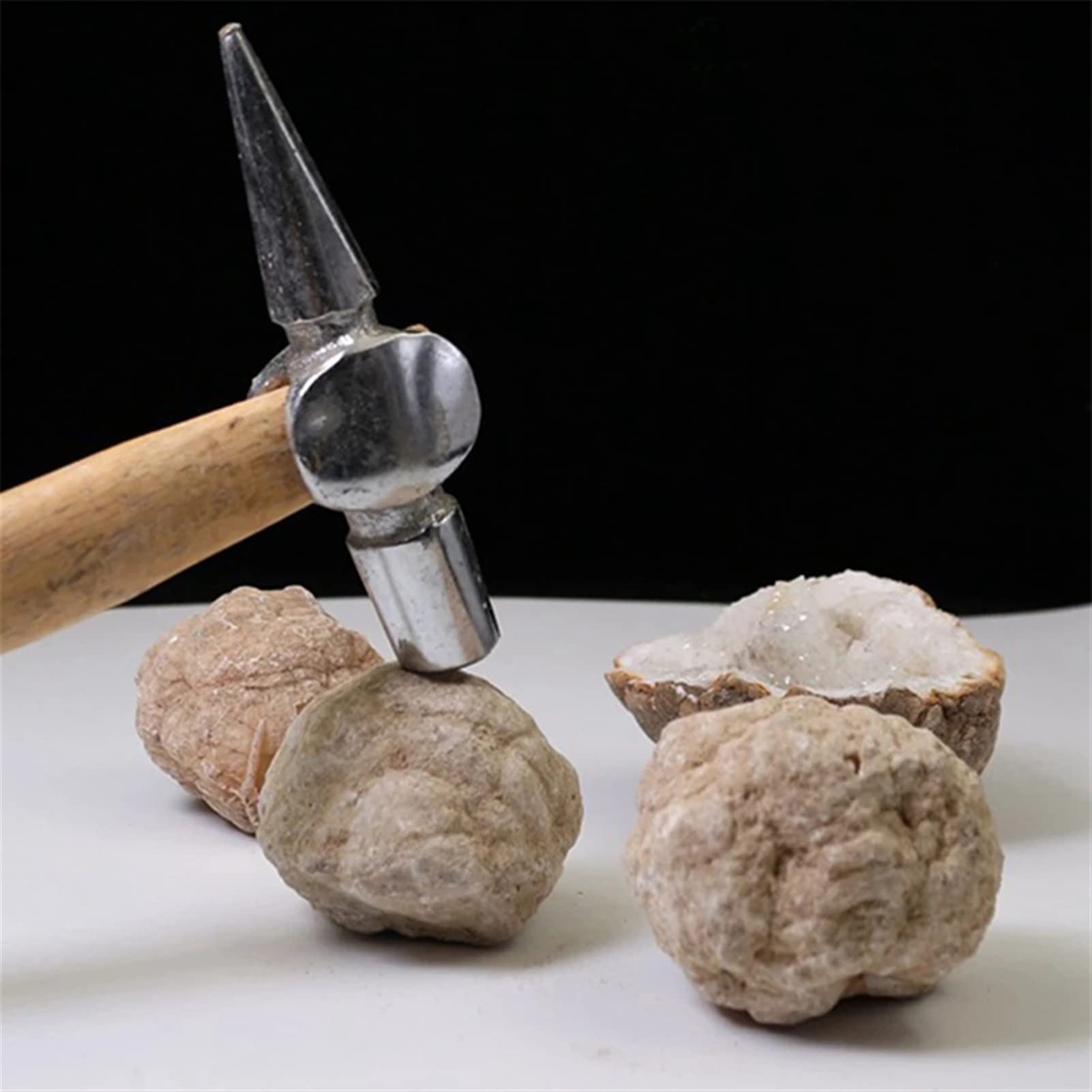 Lucky Unopened Natural Agate Geode Raw Crystal Mineral Energy Healing Crystals Lucky Stone Cluster Cave Collection Specimen Raw Rough Natural Lucky Natural for Meditation Improve Luck