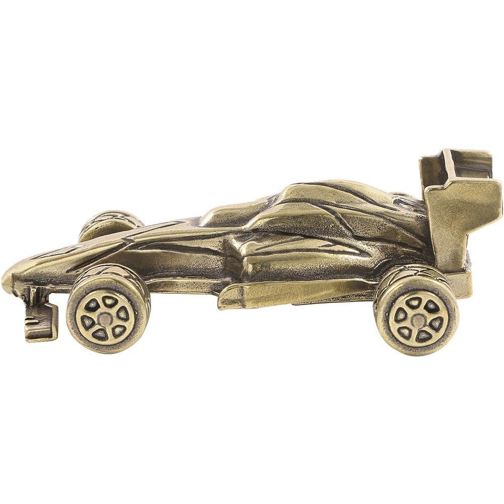 Tracción en cuatro ruedas de coche antiguo hecho en latón para vitrinas y escritorios retro