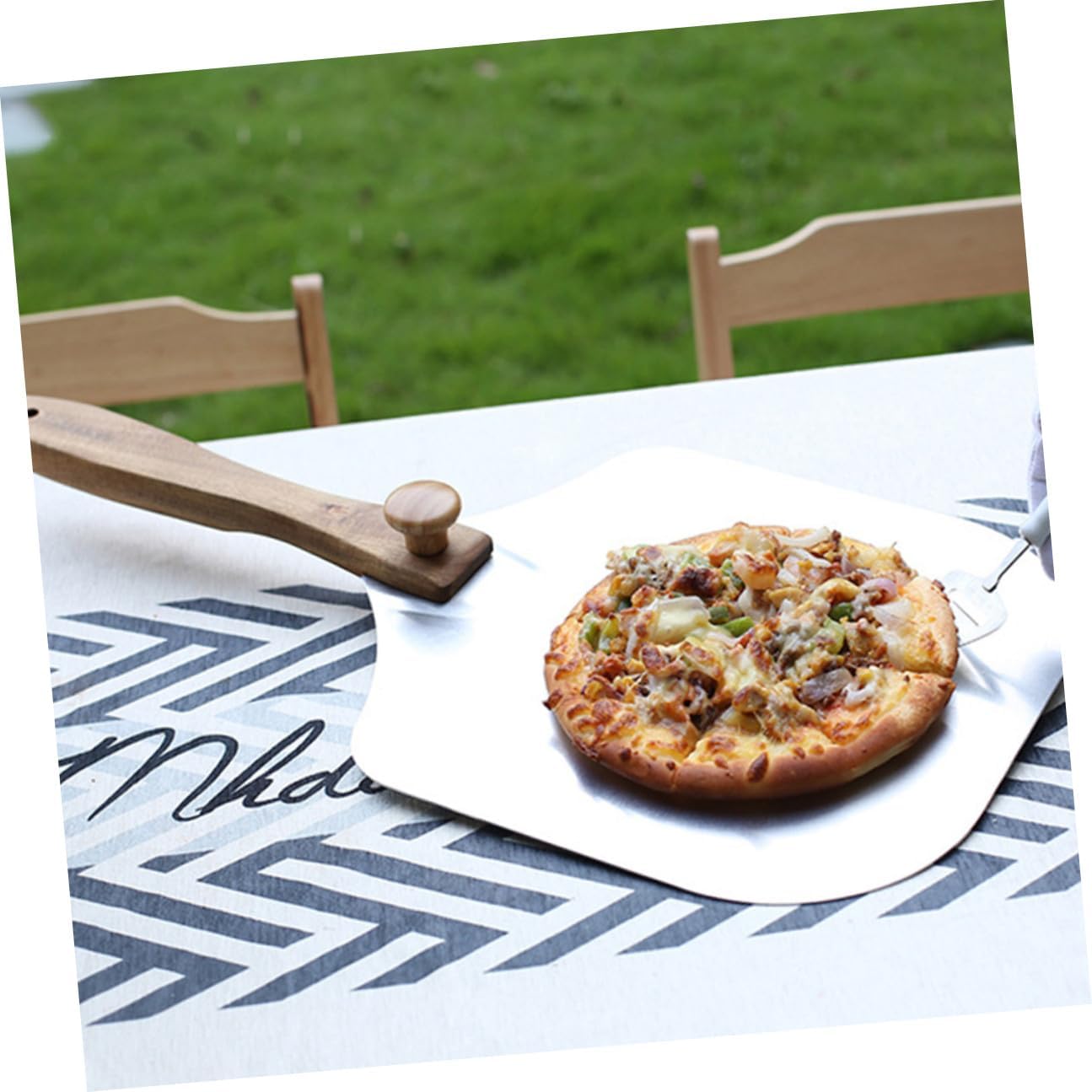 FOMIYES Folding Aluminum Baking Pizza Spatula with Wood Handle, Lightweight Pizza Paddle for Home and Restaurant Use, Easy Transfer Tool for Oven and Grill Baking Random Color