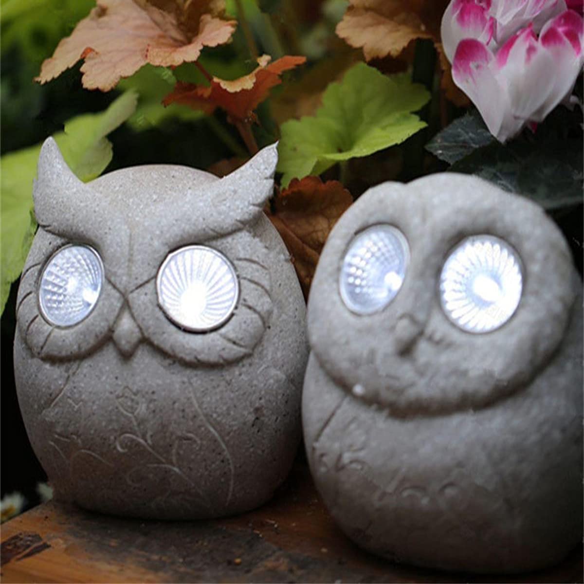 Statues de jardin hibou avec lumières LED solaires pour cour