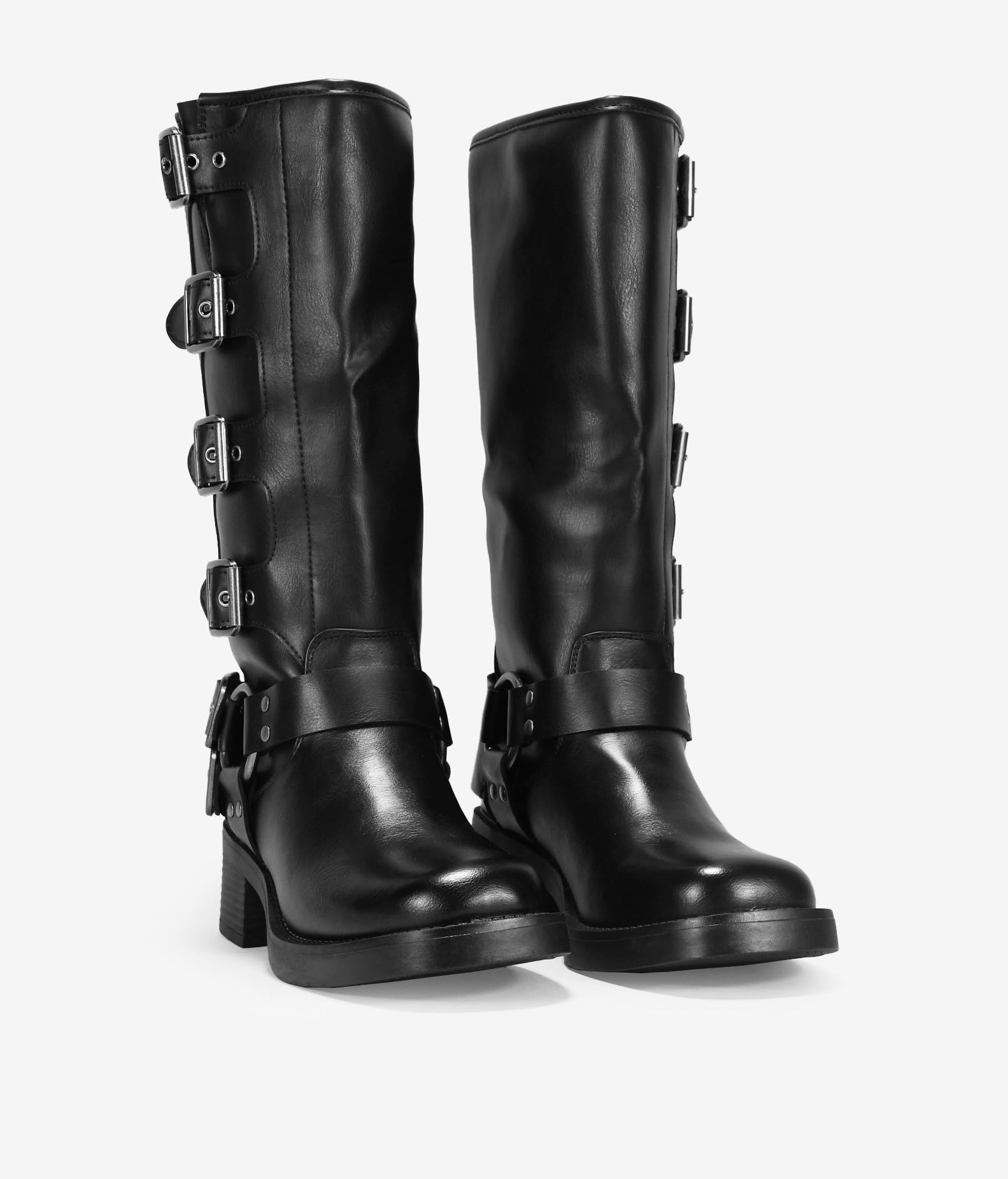 BOSANOVA Bottes hautes de style motard fabriquées avec détail d'anneau métallique et boucles décoratives sur la tige et semelle plate avec talon léger de 4,7 cm sans fermeture. Chaussures pour femme