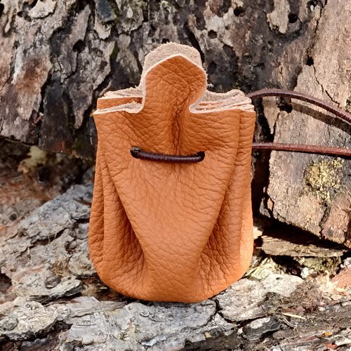 Pera Peris Kleiner Mittelalter-Lederbeutel aus weichem Rindsnappa-Leder Farbe Dunkelbraun