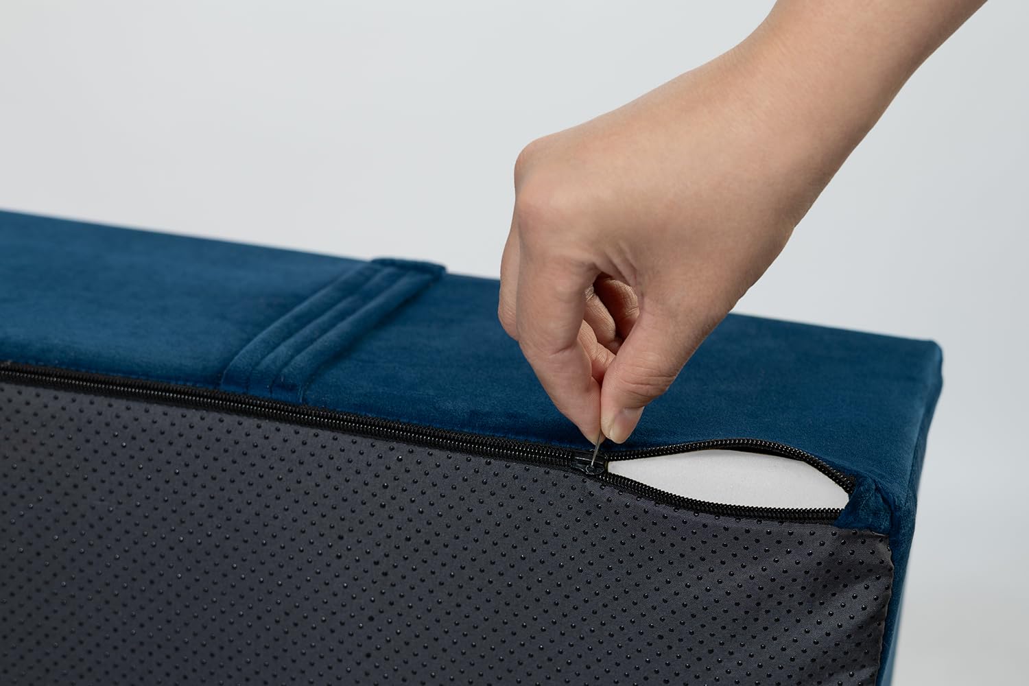 Hüpfmatte für Kinder ab 3 Jahren - 80×100×18cm - Royal Velvet - Marineblau | Easy Clean, rutschfeste Unterseite, Federn + T30/150-Schaumstoff, abnehmbarer Bezug, Spielmatratze