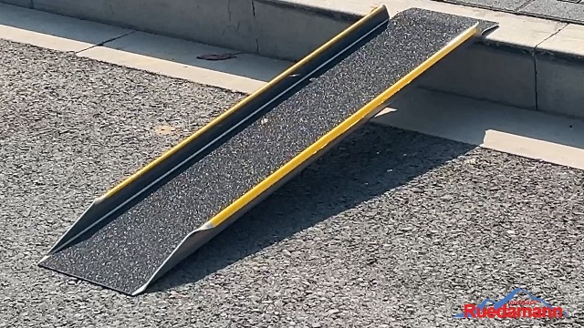 バイク用アルミスロープ 120cm x 28cm Amazon.co.jp: Ruedamann バイク スロープ 長さ120cm 幅広28cm 耐荷重