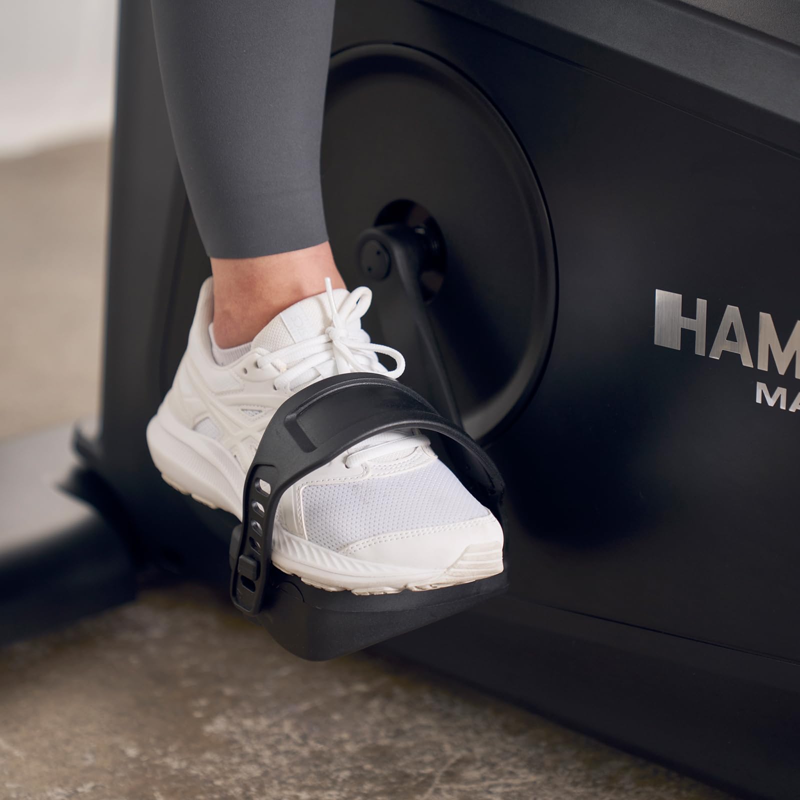 HAMMER Ergometer UB 8000 – leiser Heimtrainer für Zuhause, Apps vorinstalliert Kinomap & Zwift, Touch-Display, 14 kg Schwungmasse, 17 Programme, Hometrainer Fahrrad bis 150 kg