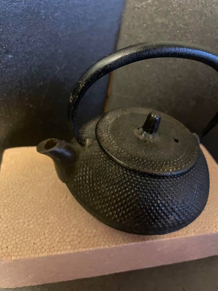 鉄瓶　和製アンティーク Amazon | 南部鉄器 鉄瓶 急須 インテリア アンティーク | ノー