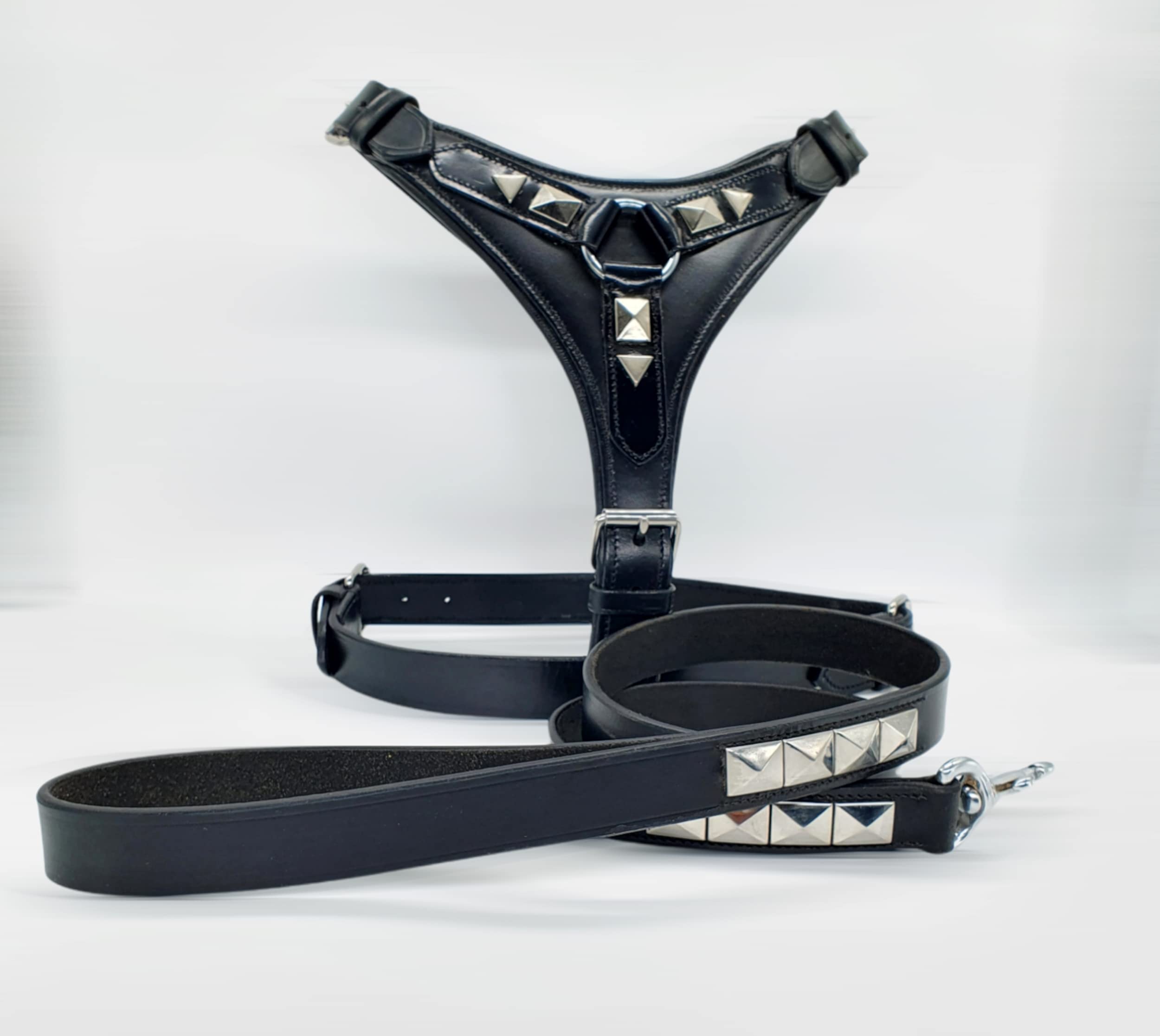 Arnés de piel auténtica resistente para perros grandes, chapado en cromo para perros grandes, de 29 a 35 pulgadas, pecho con correa de perro, color negro