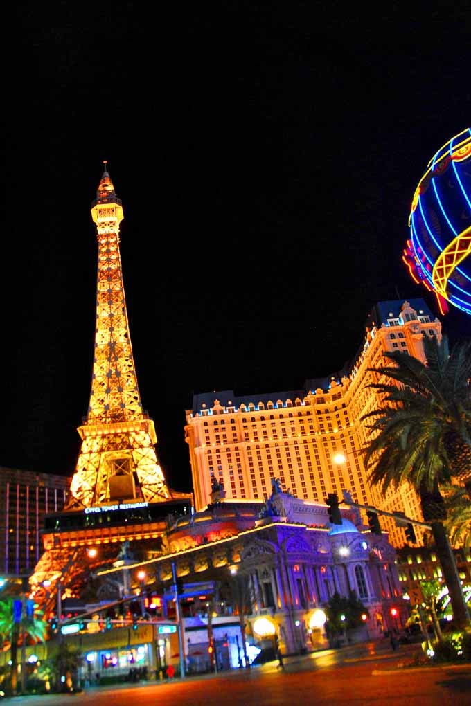 Art print Tour Eiffel de Paris à Las Vegas la nuit affiche décorative haute définition 40x61