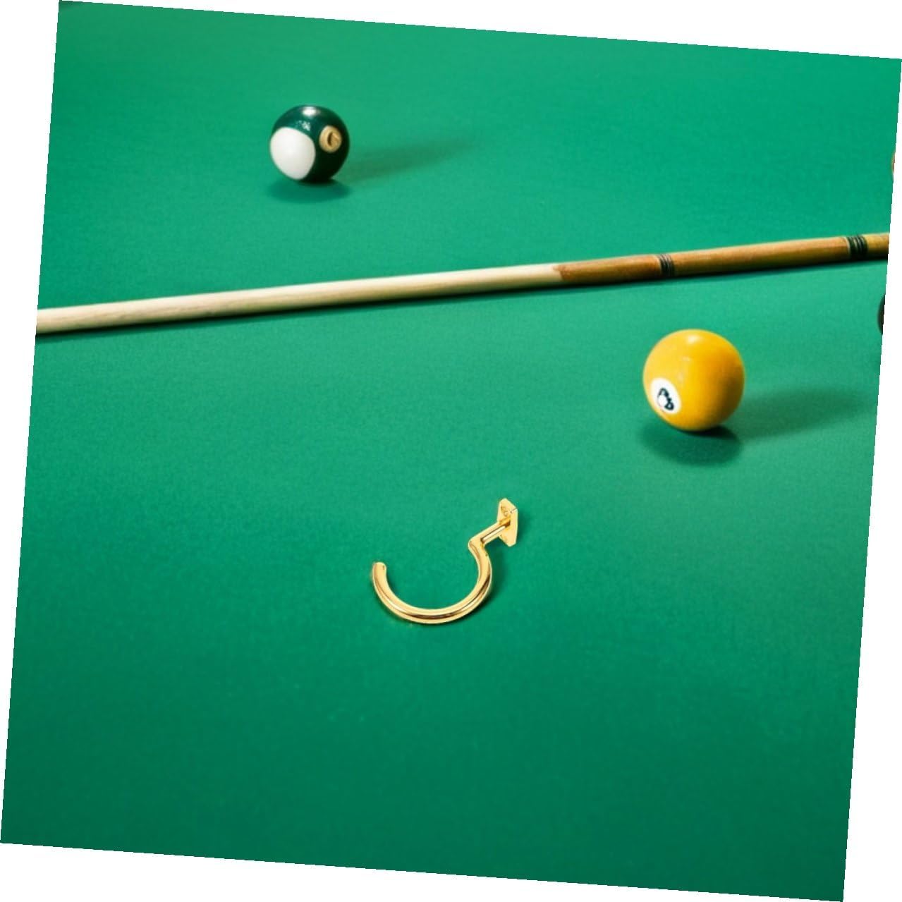 Ciieeo Pool Table Cue Holder Hooks, 1 Pair Gold Metal Billiards Table Accessories with Triangle Rack Hooks for Snooker and Pool Game Room Organization