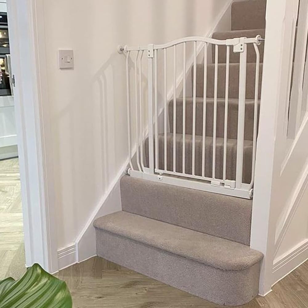 Safetots Curved Top Safety Gate, 71cm - 80cm, Matt White, Pressure Fit Stair Gate, Baby Gate for Doors Hallways and Spaces, Safety Barrier, Easy Installation — view 6