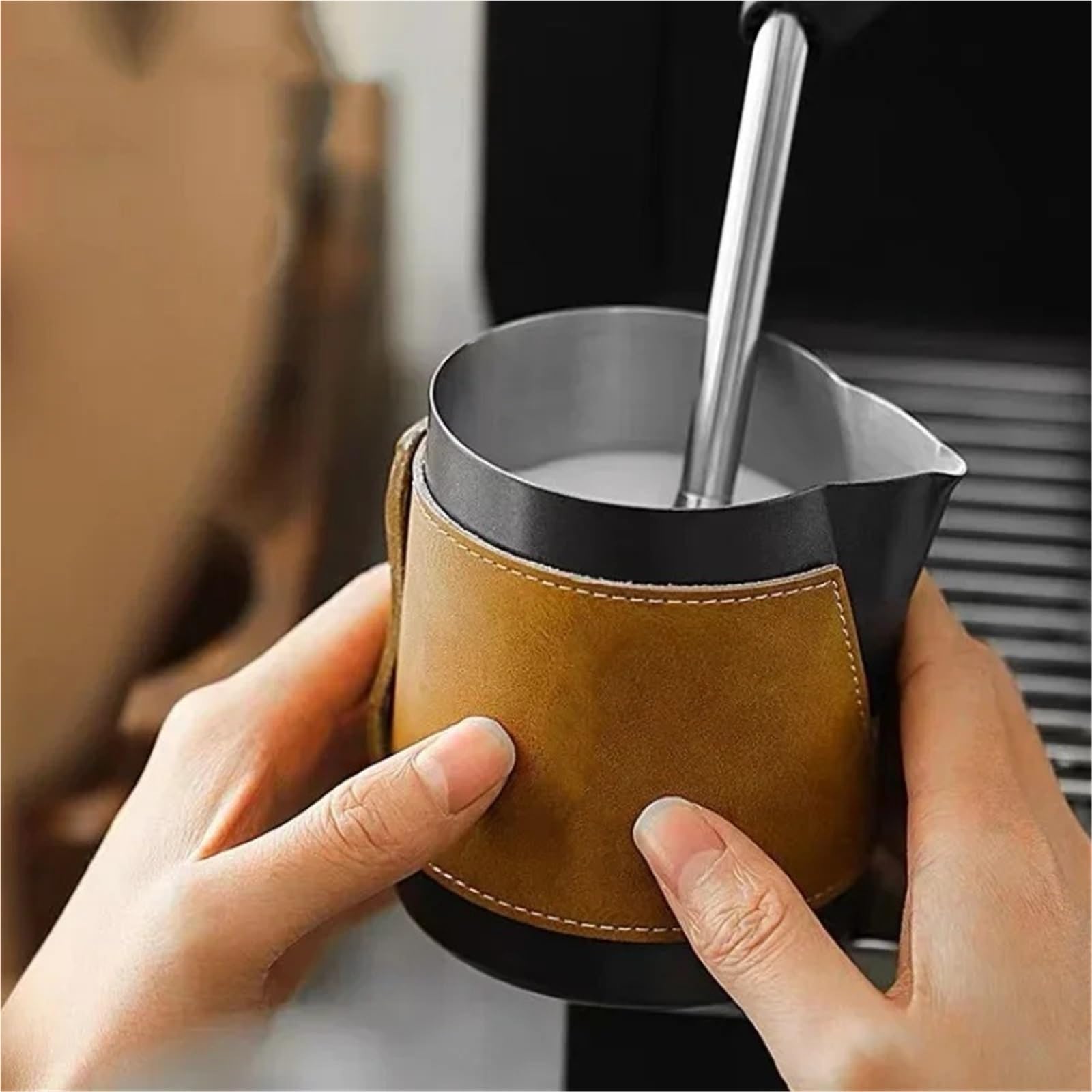 Taza de café con leche 450ML, tanque acero inoxidable, boca puntiaguda, taza espuma espesada, Estuche cuero, herramienta Barista Para Espumar(Black)