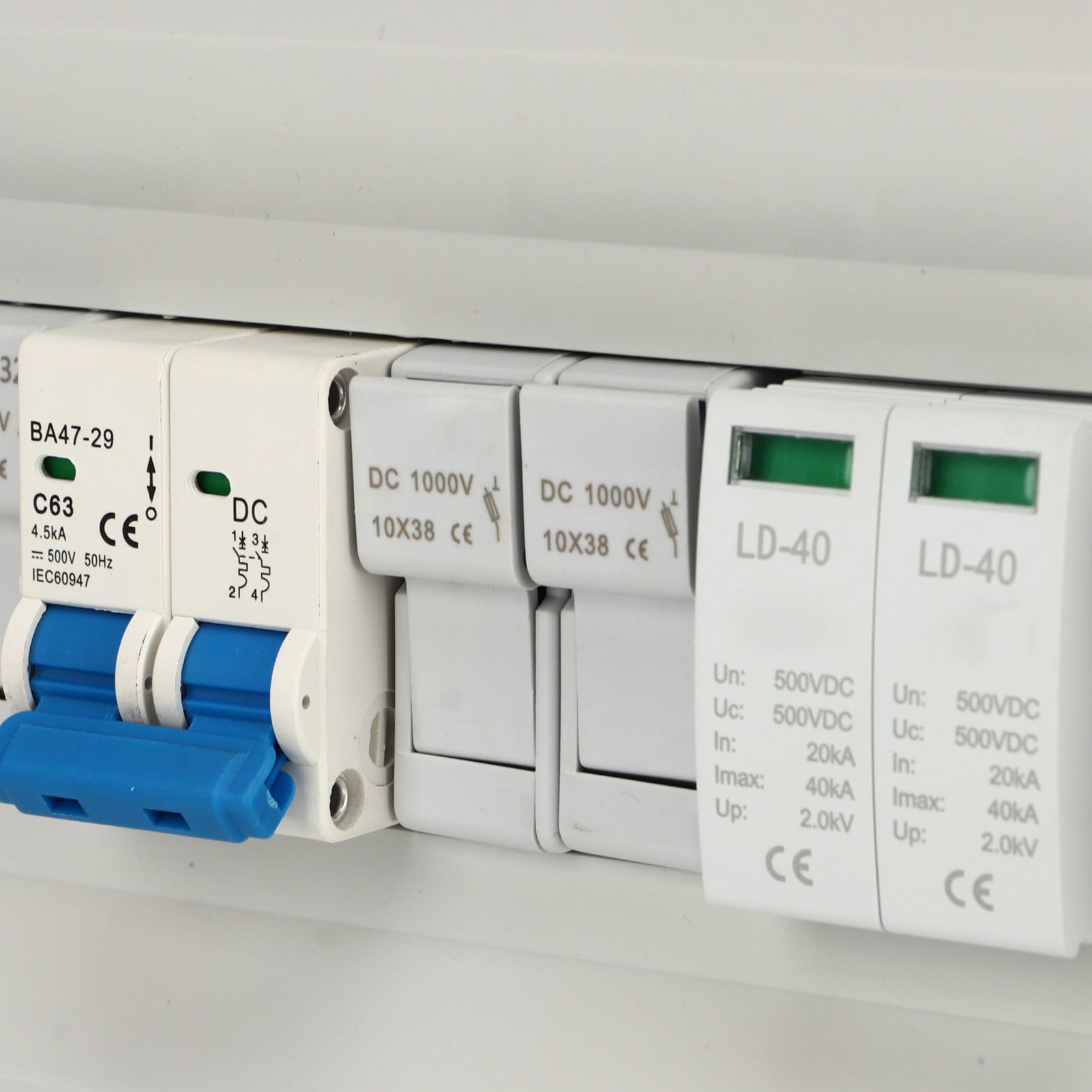 FILFEEL Wysokowydajny 4-w-2-wyjściowy moduł Fotowoltaiczny PV DC1000V IP65 System Fotowoltaiczny do Montażu na ścianie dla Ulepszonego