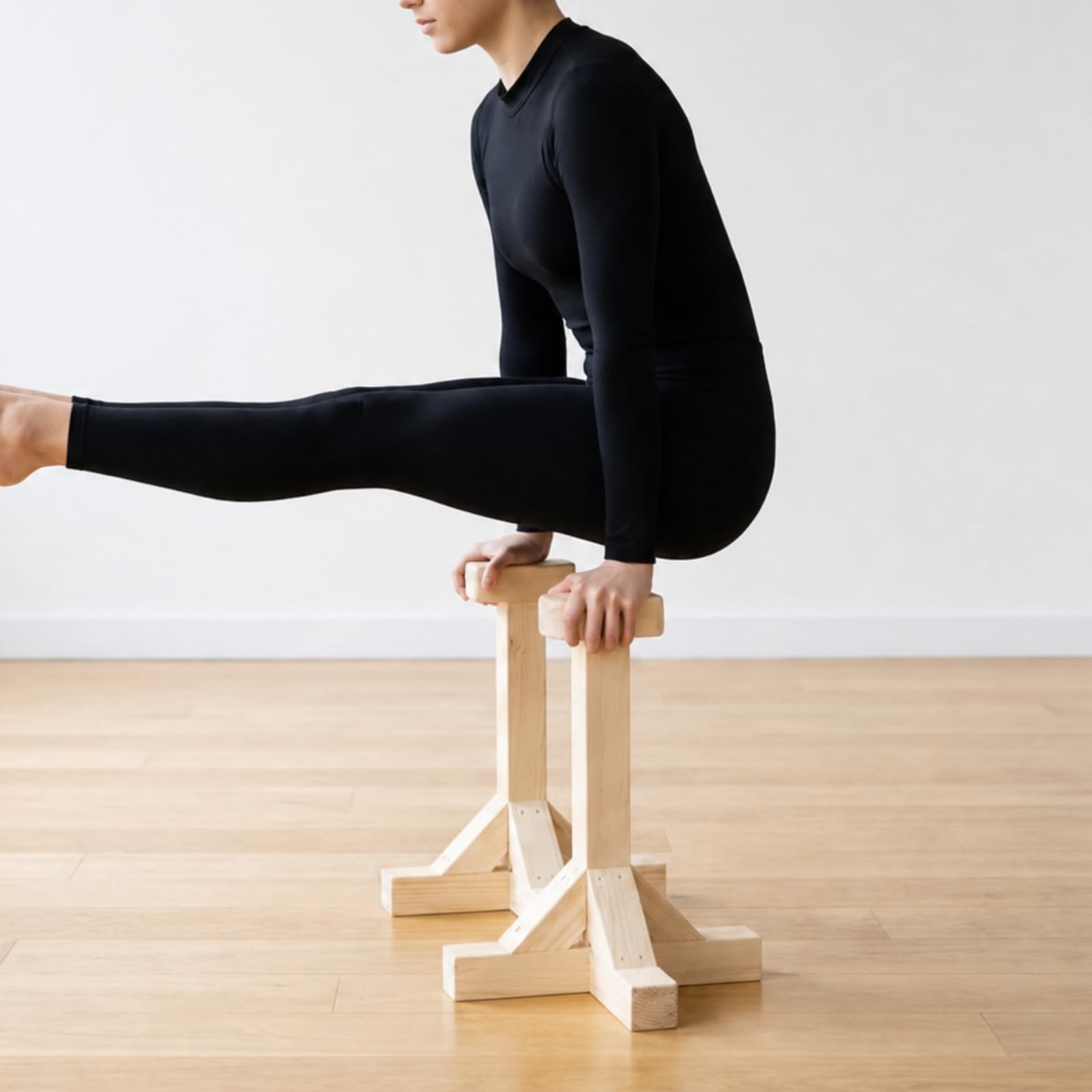 MERIGLARE Balance Trainingsstange Parallettes Handstandständer Turnbarren Gymnastikbarren aus Holz mit Schrägen Stützen Und Rutschfester Auflage für Umkehrhaltungen Stützübungen Wohnraum Trainingspark