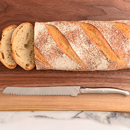 鋭く大きな刃先も特徴で、食パンのようなやわらかいタイプからバゲットのような固めのパンまで、簡単にキレイにカットすることができます。