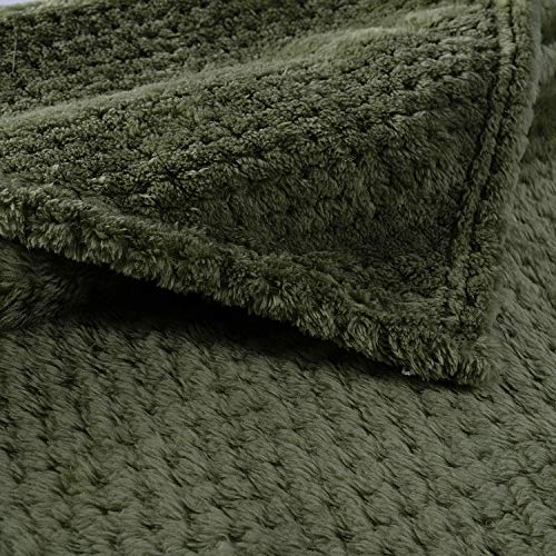 Image of Dog Blanket, Warm Soft Fuzzy Polyester Microfiber /Fleece, 100%, Single Layered, M /32 inch x 40 inch, Dark Green, Pet Travel Blanket