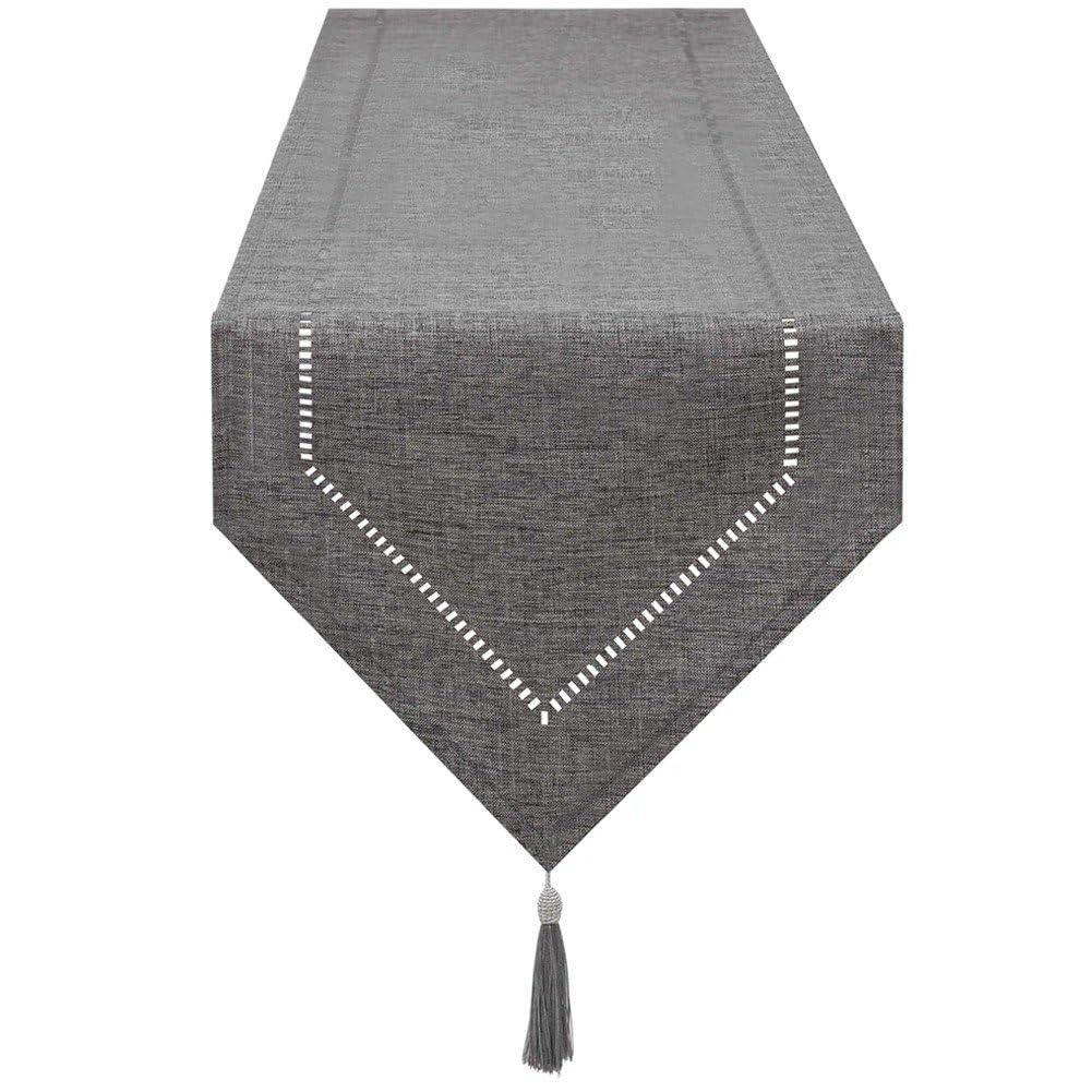 Chemin de table en creux pour décoration de fête et repas de vacances