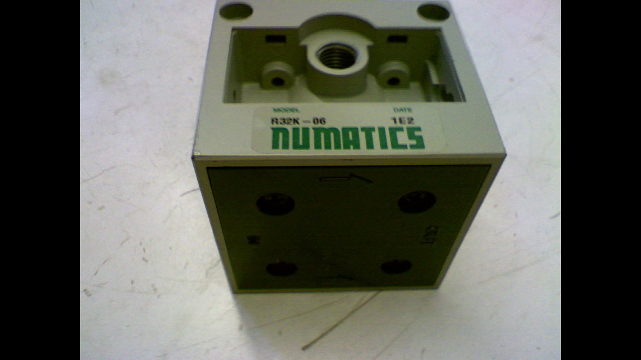 R32k-06 Regulator 32 Series 3/4" Npt 0-125Psi Int. Check R32k-06