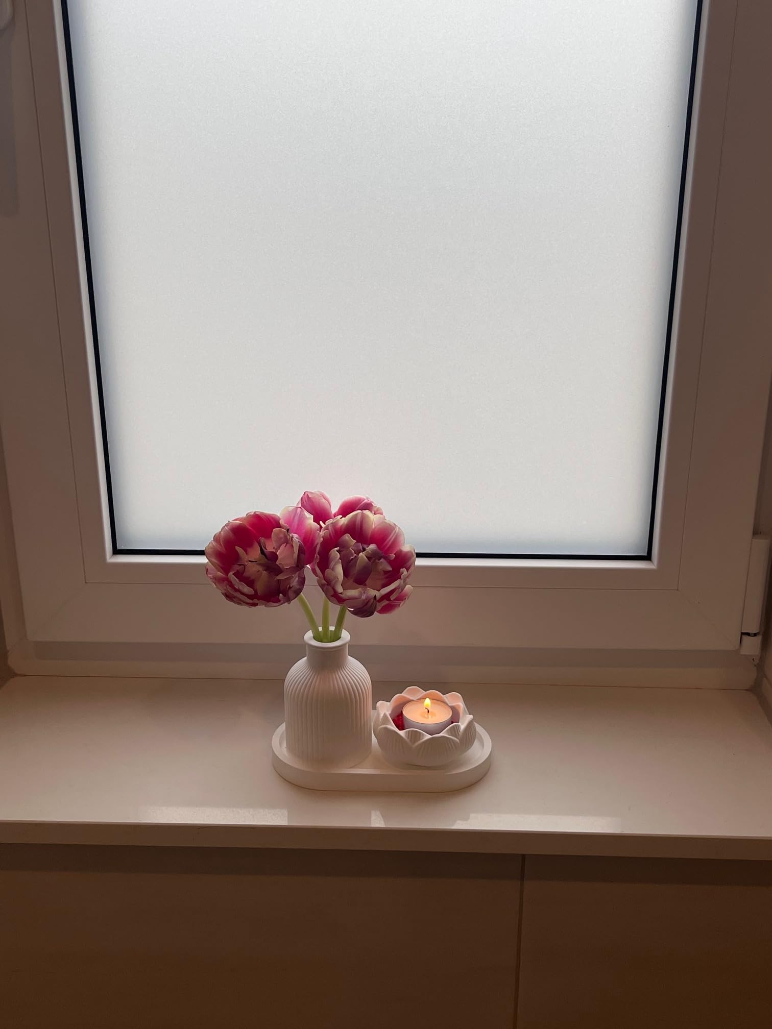Handgemachtes Deko Set – Tablett mit Vase & Kerzenglas – Tischdeko Wohnungsdeko – Dekotablett mit Keramikvase und Kerzenhalter für Wohnzimmer & Geschenkidee (Set)