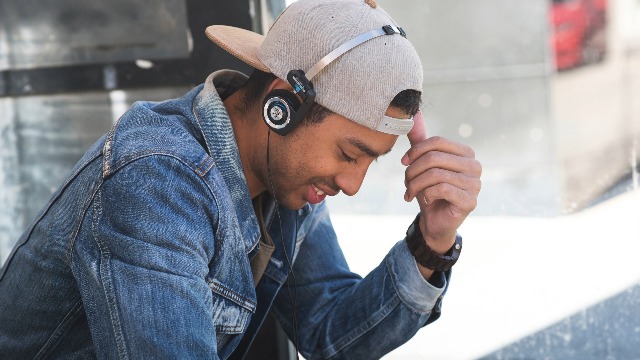 Koss Porta Pro 限定版ブラックゴールドオンイヤーヘッドフォン Amazon.com: Koss Porta Pro Limited Edition Black Gold On-Ear
