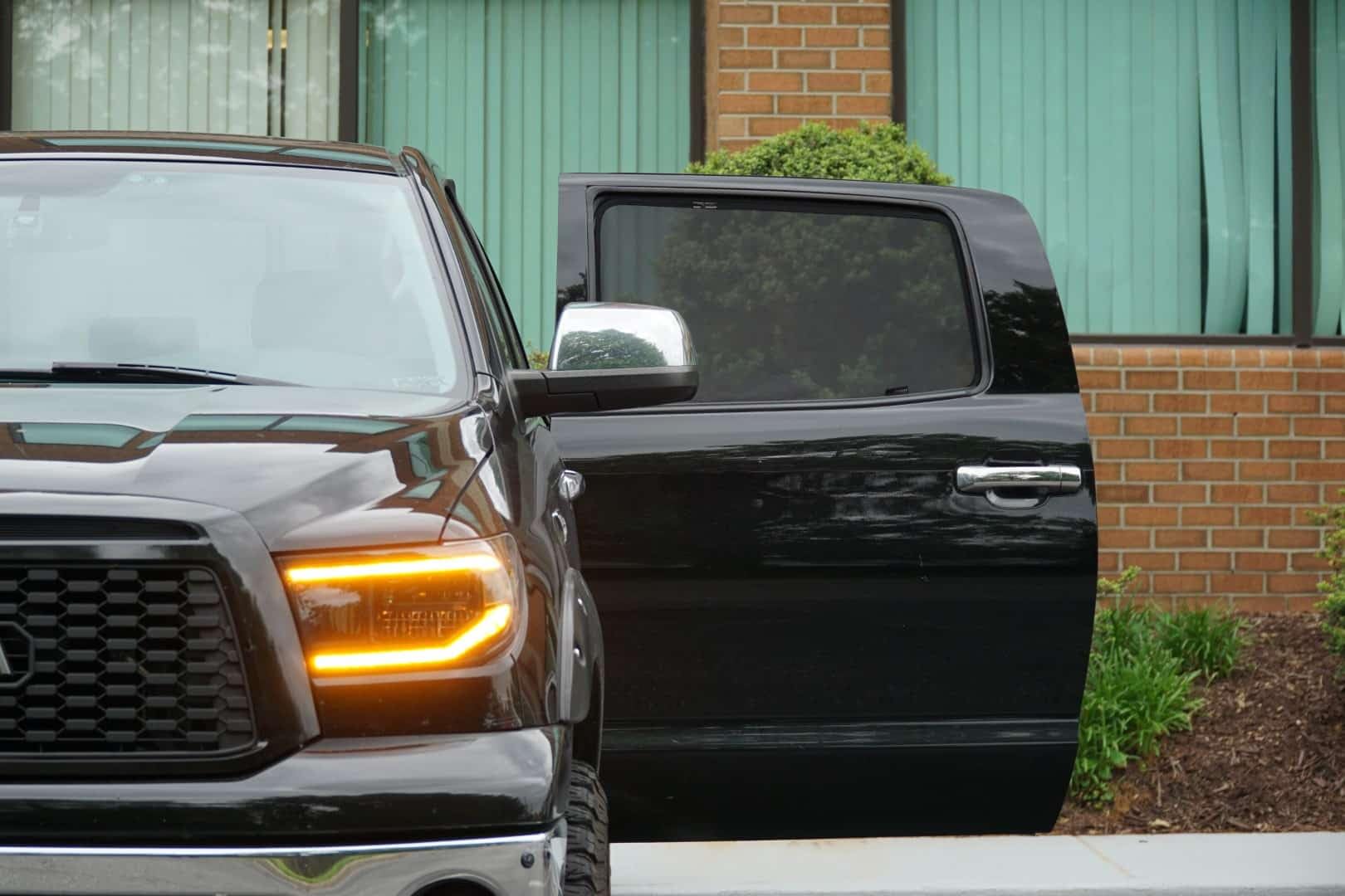 SNAPSHADES osłony tylnej szyby samochodu do Toyoty Tundra CrewMax 2. generacji (XK50; 2007-2021)