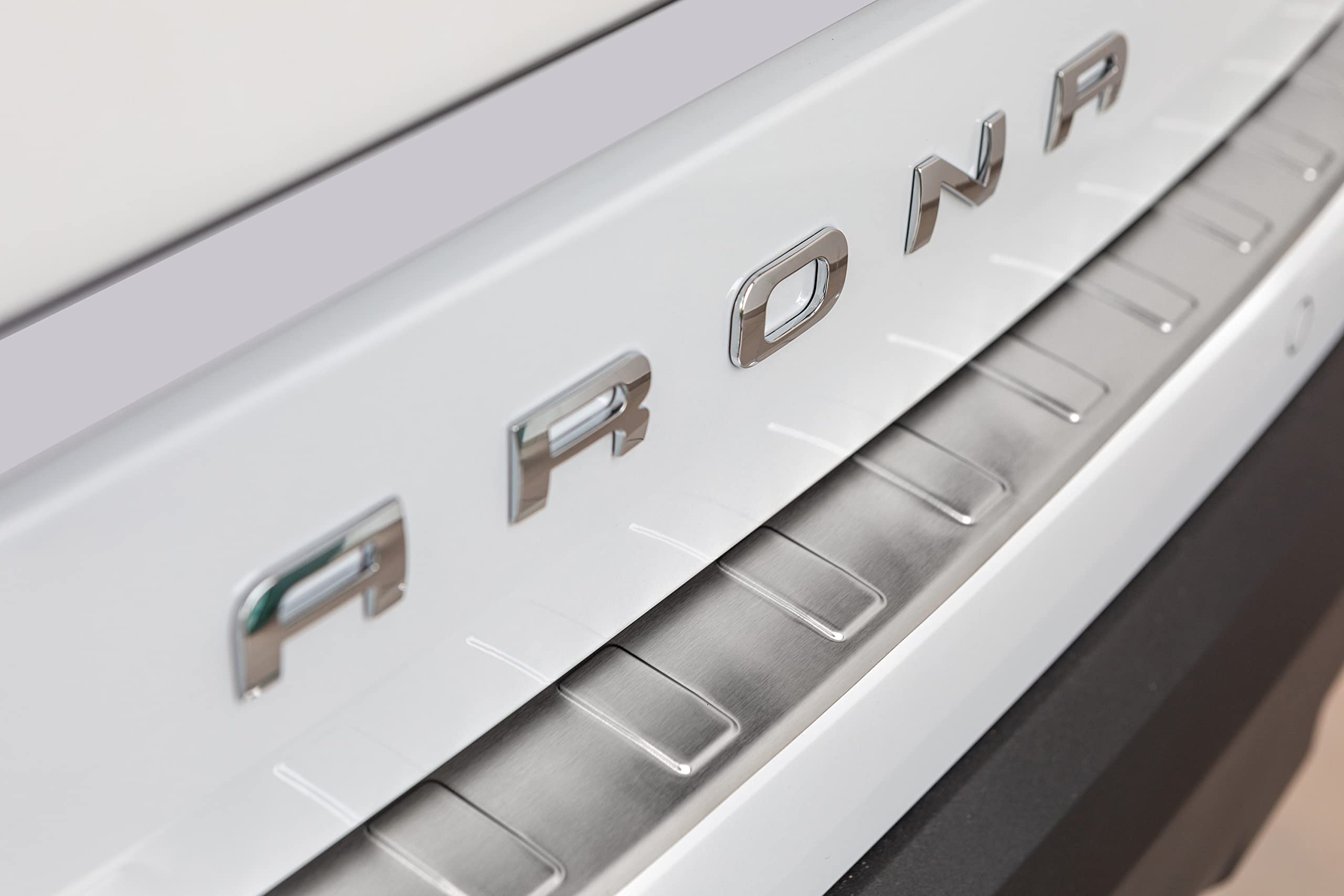 Protezione per paraurti in acciaio inox cromato, compatibile con Seat Arona | dal 2017 | con smussatura | qualità premium di RECAMBO
