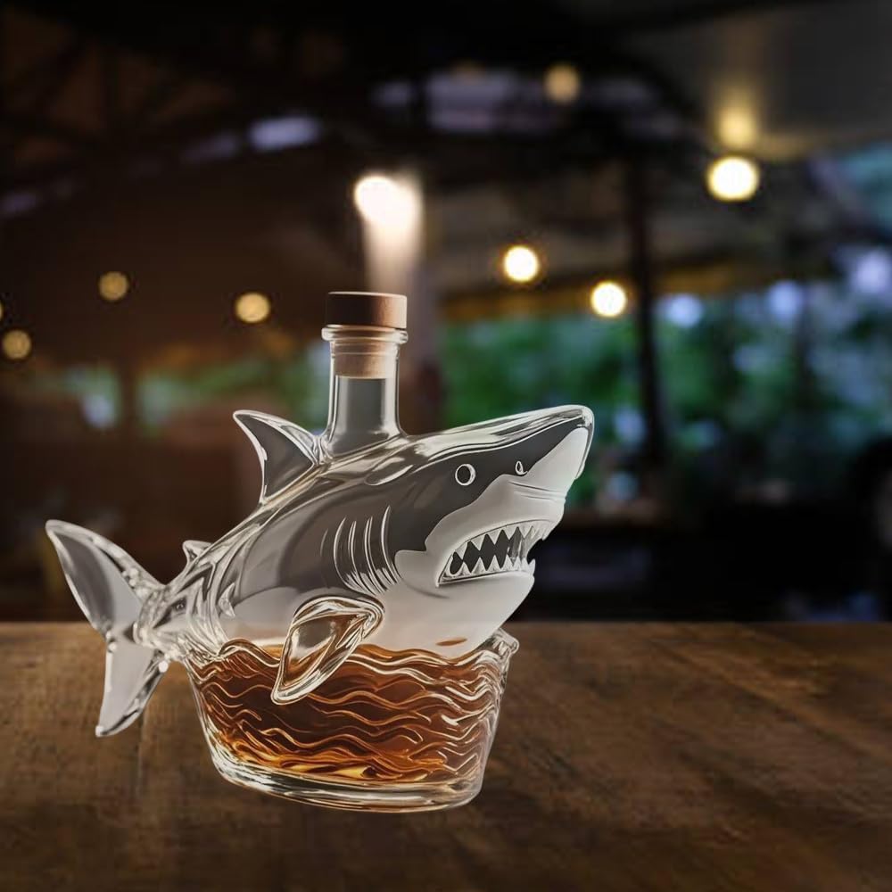 Carafe à Whisky En Forme De Requin - Verre Gravé à La Main, 283,5 Ml, Cadeau Original Pour Amateur