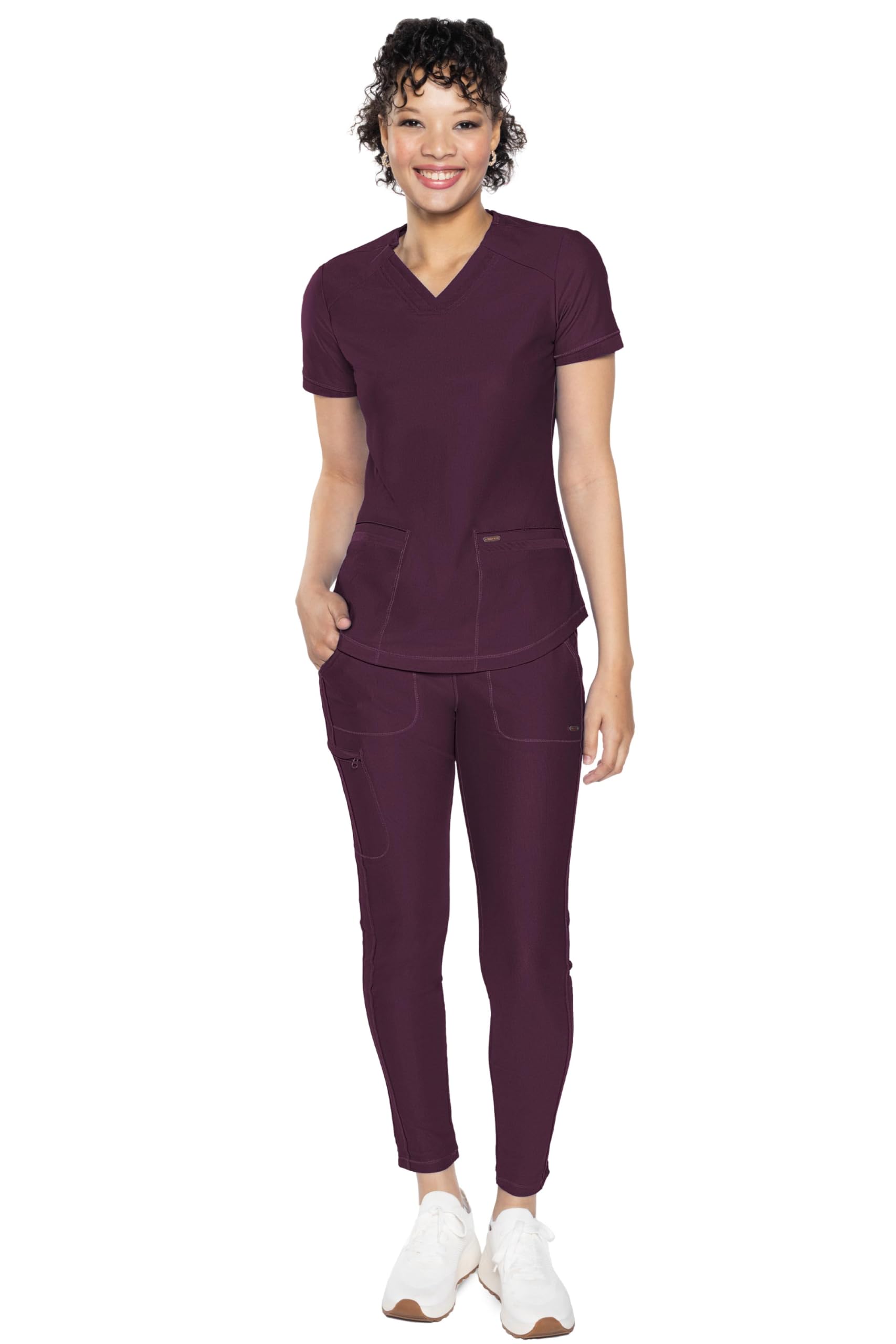 Cherokee CK095 - Conjunto de ropa quirúrgica para mujer, 7 bolsillos, cuello en V, dobladillo curvado CK840 y pantalón de pierna cónica de tiro medio con cordón