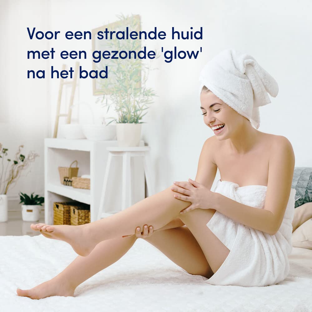 Dove Bath Therapy Glow Bodyscrub, dla promiennej skóry o zdrowym blasku, 295 ml