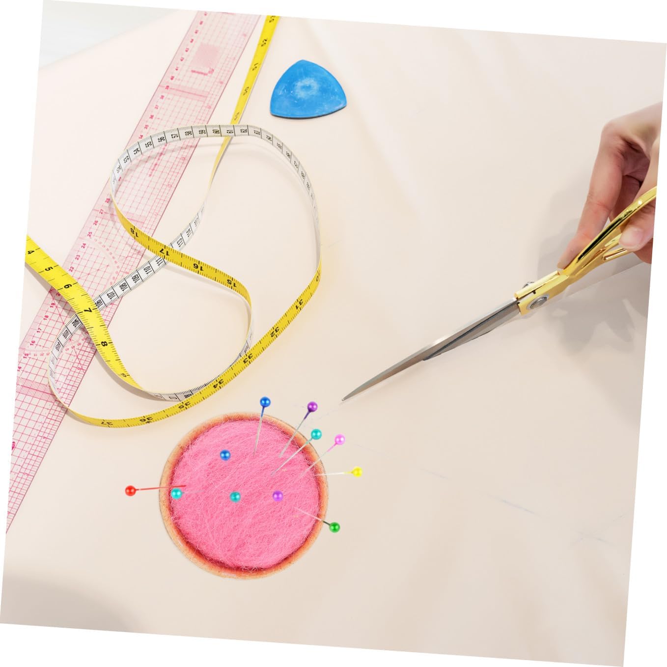 jojofuny 1pc Portable Wool Pin Cushion Half Sewing Needle Holder Handcrafted Wooden Base Cute Cupcake Design for Quilting and Needle Organization