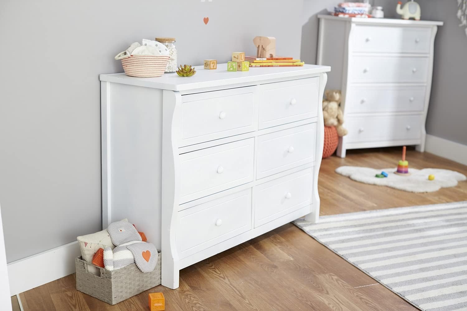Sorelle Furniture Princeton Baby Dresser – Dresser for Nursery, Kids Bedroom Furniture, Dresser Drawers, Storage for Child’s Room with Drawers, Nursery Furniture for Infant-White