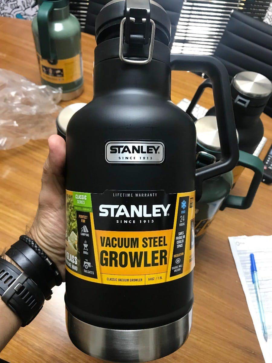 Stanley - Classic Growler isolado, mantém as bebidas, cerveja ou