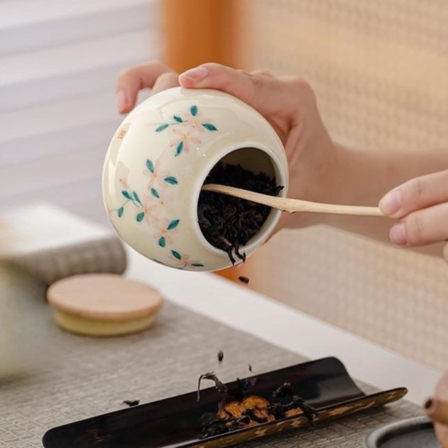 Hand-drawn Underglaze Color Portable Tea Canister, 250ml 8.5oz, Ceramics Sealed Storage Tank Storing Tea Cans