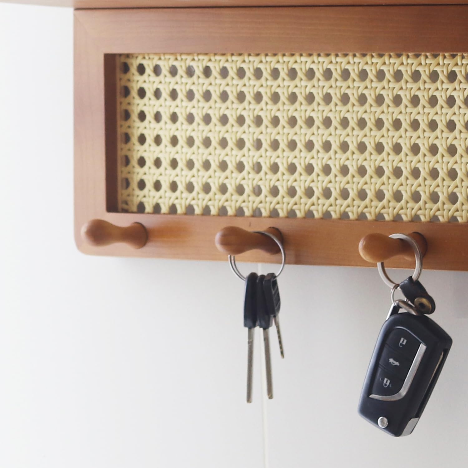FRIADE PE Rattan Key Holder with 4 Key Hooks ,Wall Mounted Decorative Floating Shelf for Entryway,Nursery,Mudroom, Hallway, Office (Retro Brown)