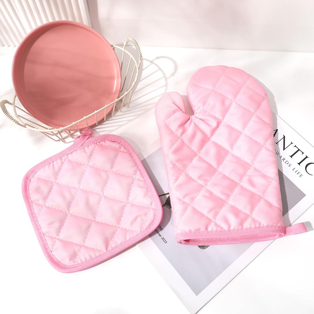 Set di 4 guanti da forno e presine rosa resistenti al calore (2 guanti + 2 imbottiture), in poliestere trapuntato a doppio strato, accessori da cucina per cottura e cottura