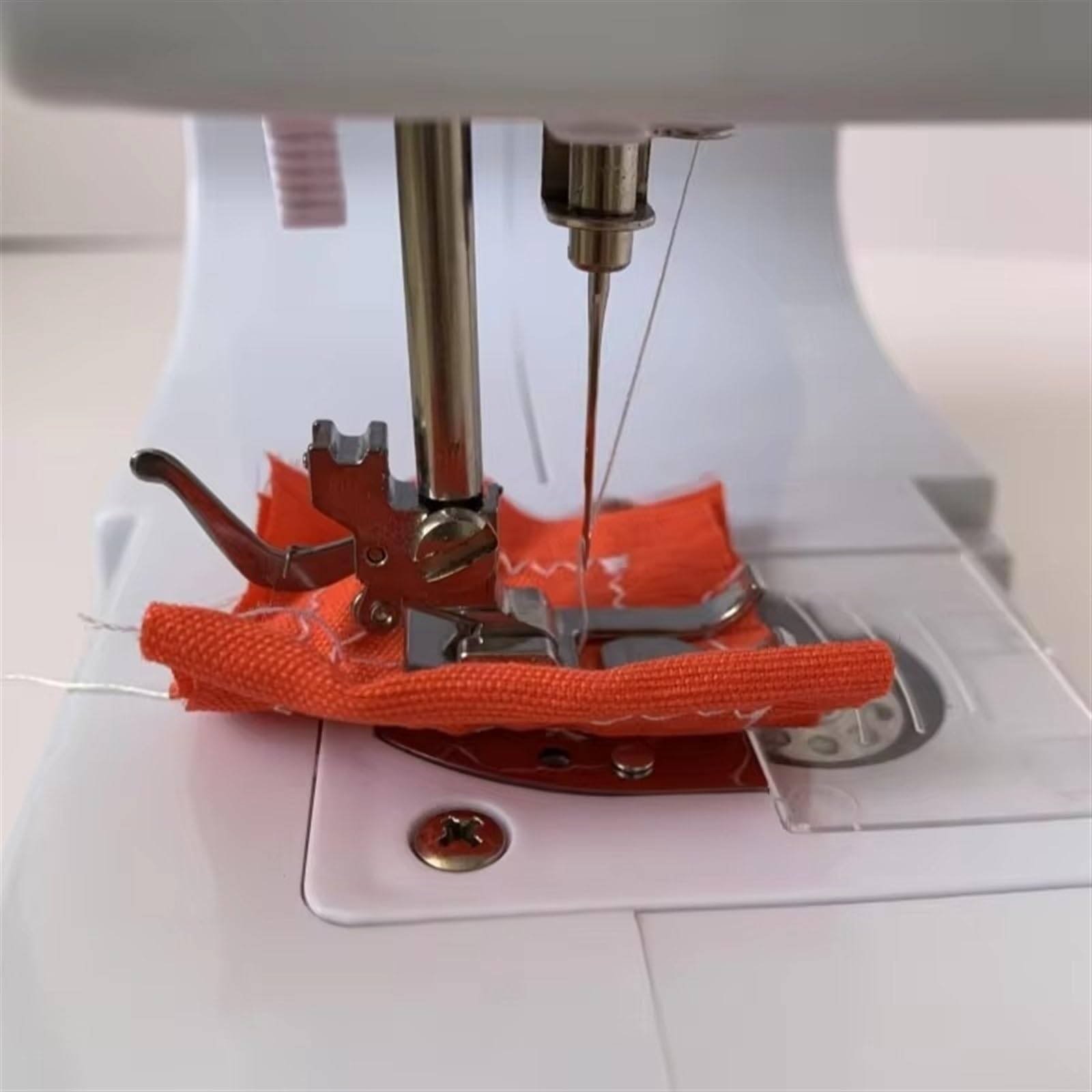 VCHICS Elektrische Nähmaschine, tragbar, for Anfänger, mit 12 Stichen, Muster, LED-Licht, Fußpedal, Doppelfaden, Nähen, Dicke