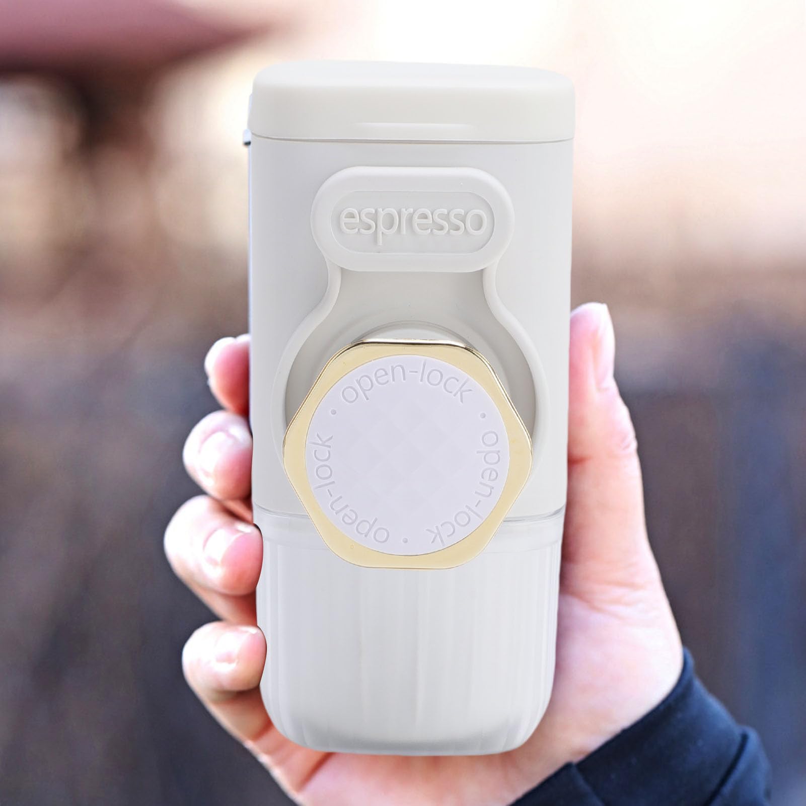 Cafetera portátil de mano, compacta y ligera, funciona manualmente para viajes, camping y senderismo (blanco)