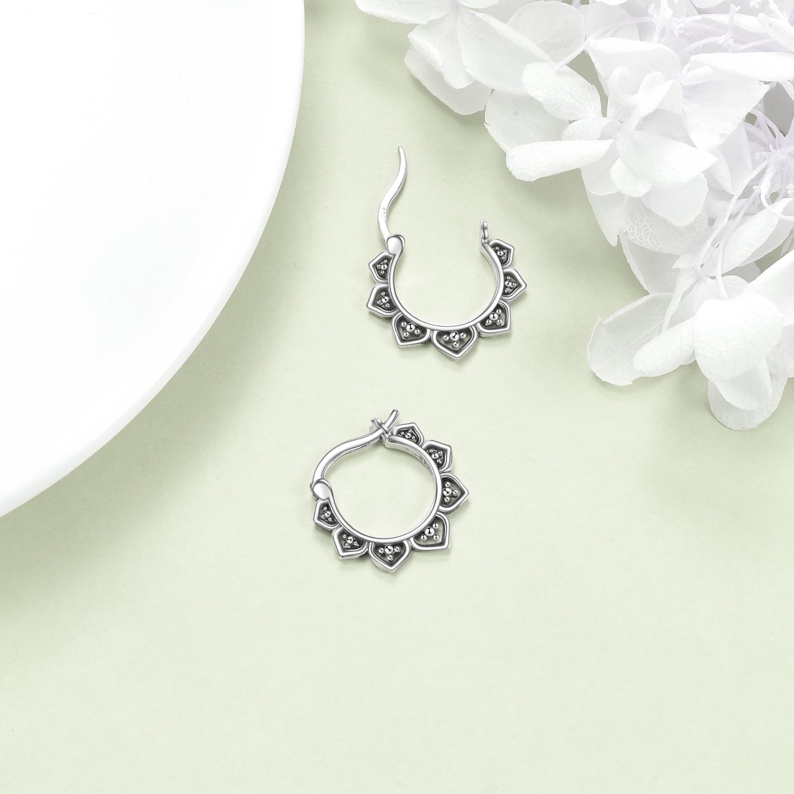 AXELUNA Pendientes de aro de flor de loto para mujer, pendientes colgantes de pétalos florales, pendientes de gancho de plata de ley para yoga, estilo Bali Boho, joyas de regalo para madre y esposa