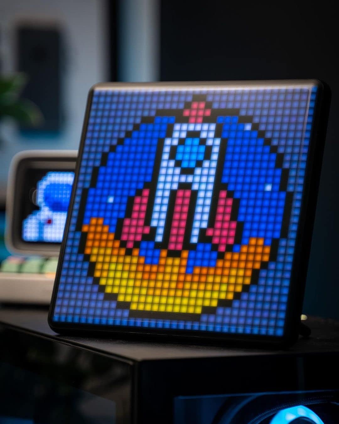 divoom ditoo bluetooth speaker white with pixoo max digital frame