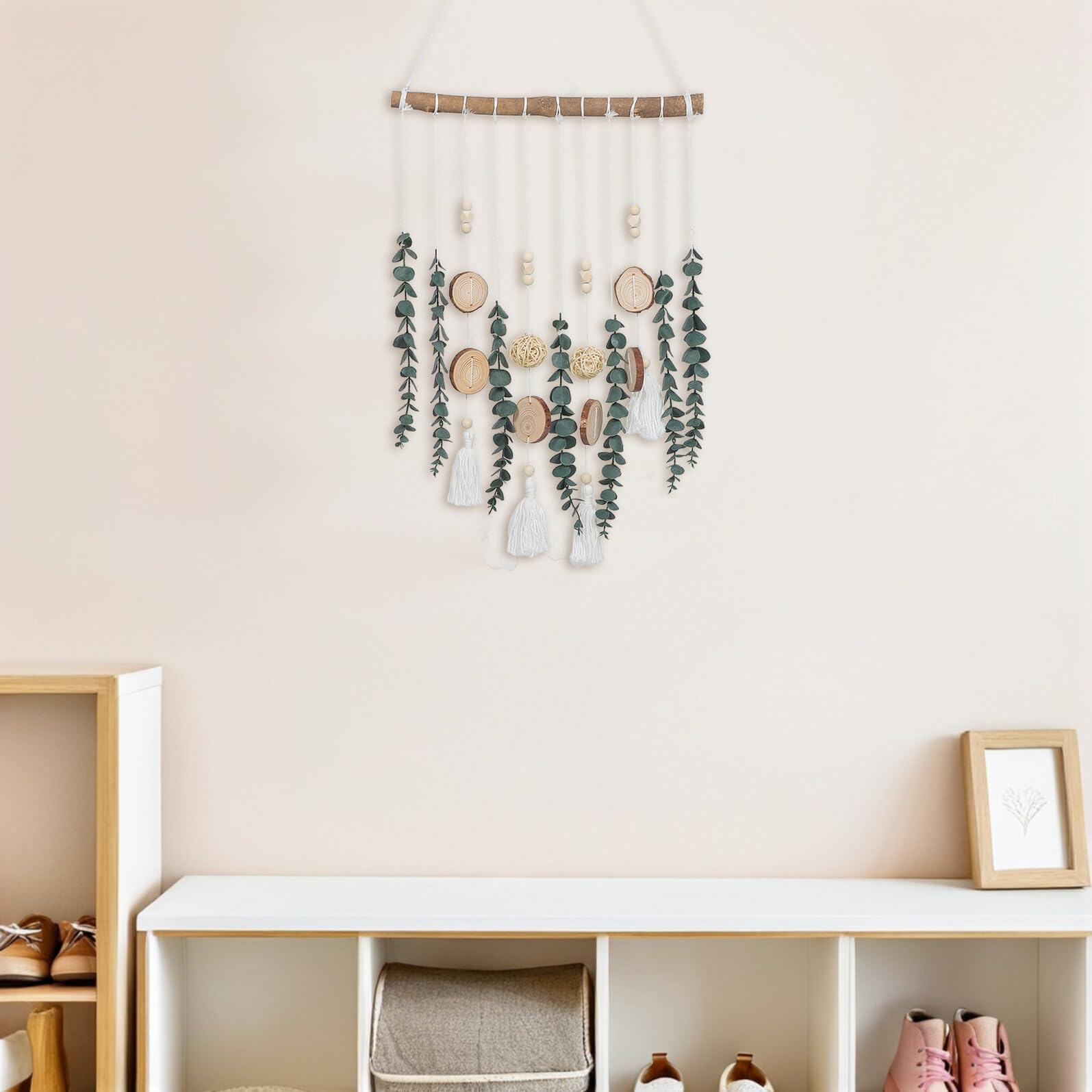 Decorazione da Parete Foglie di Eucalipto Artificiali e Perline di Legno Stile Boho-country per Interni Rustici Moderni Facile Installazione senza Danneggiare Superfici