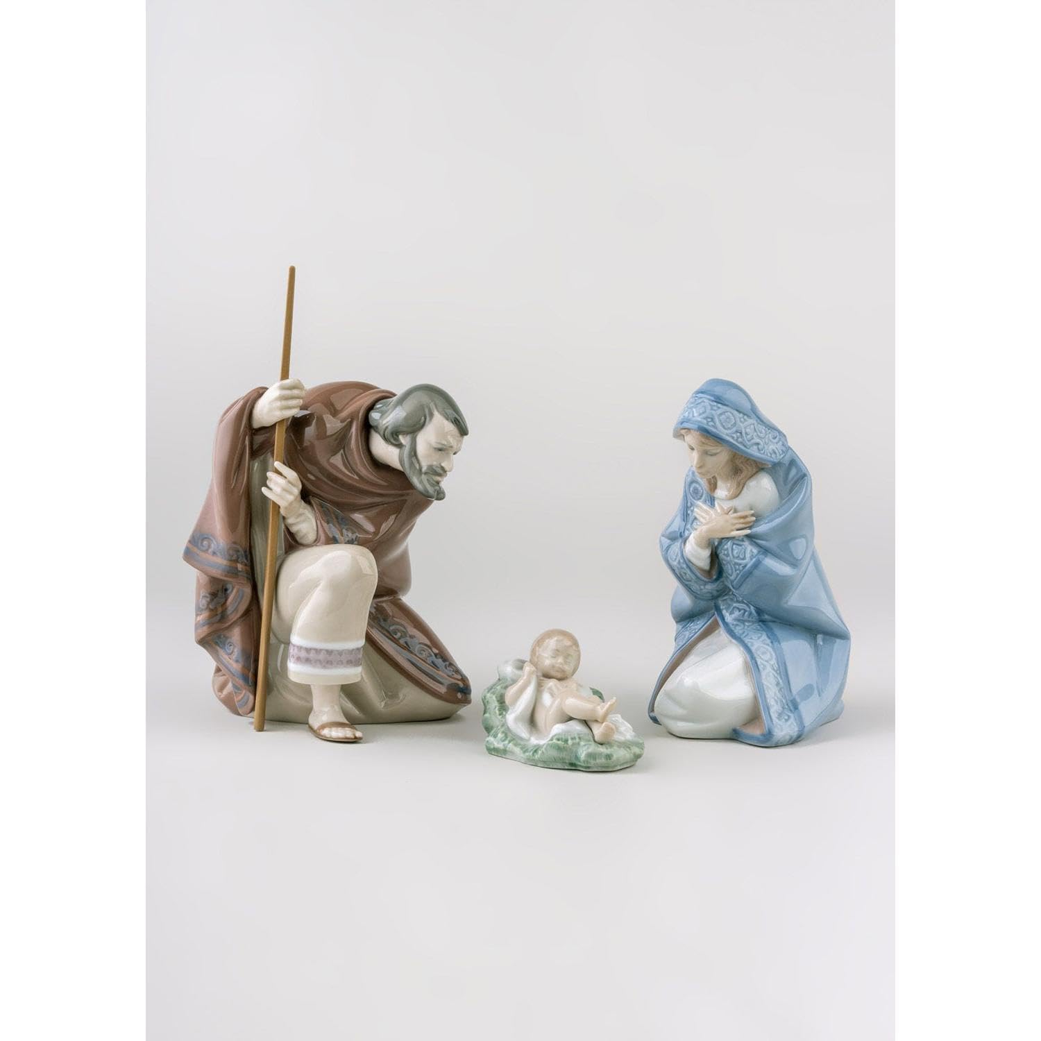 Amazon.co.jp: リヤドロ (Lladro) 聖母マリア 01005477 : ホーム＆キッチン